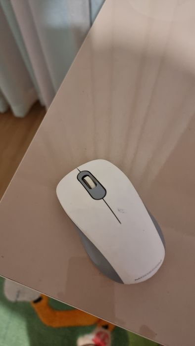 Продавам безкабелна машинка за компютър