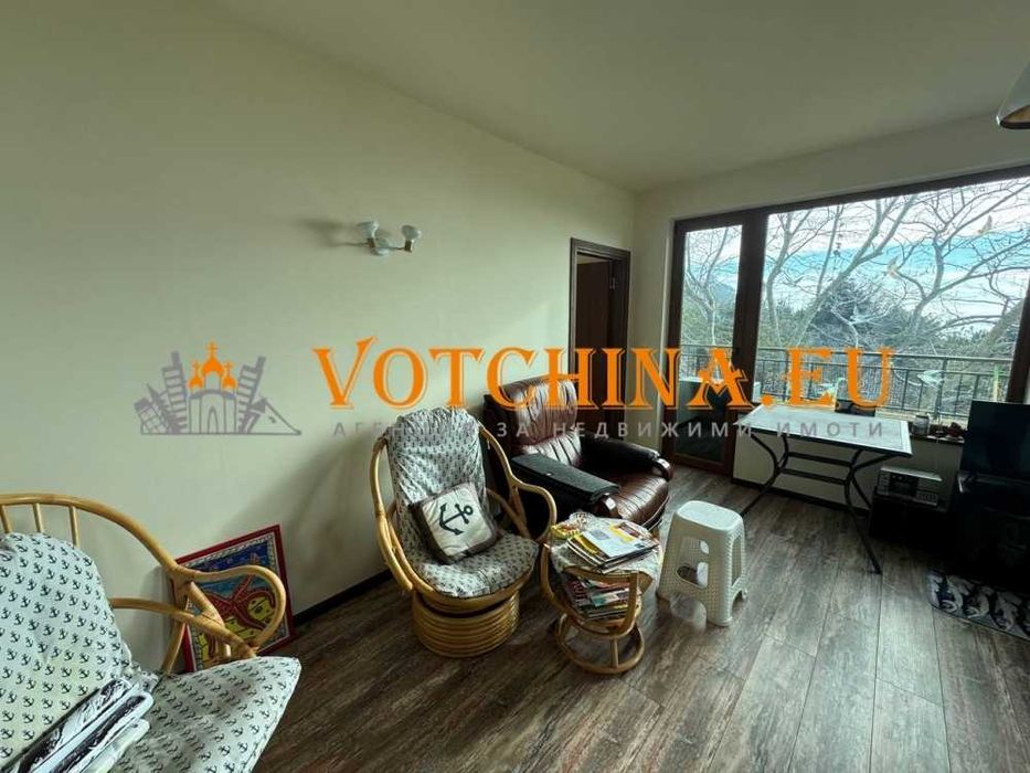 Простоен тристаен апартмент с гледка към морето в град Каварна.