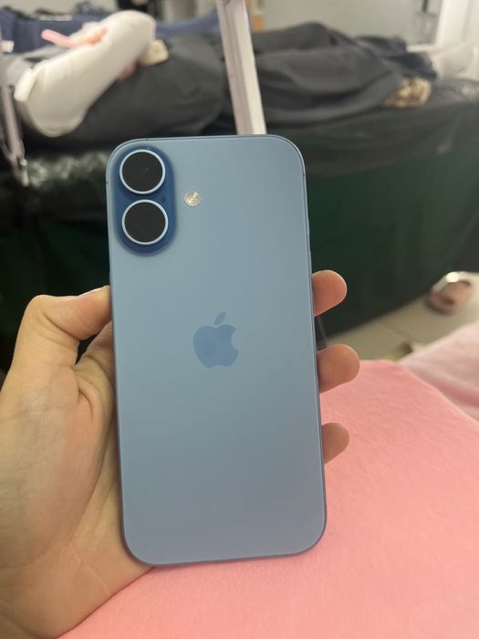 iPhone 17 сини с гаранти