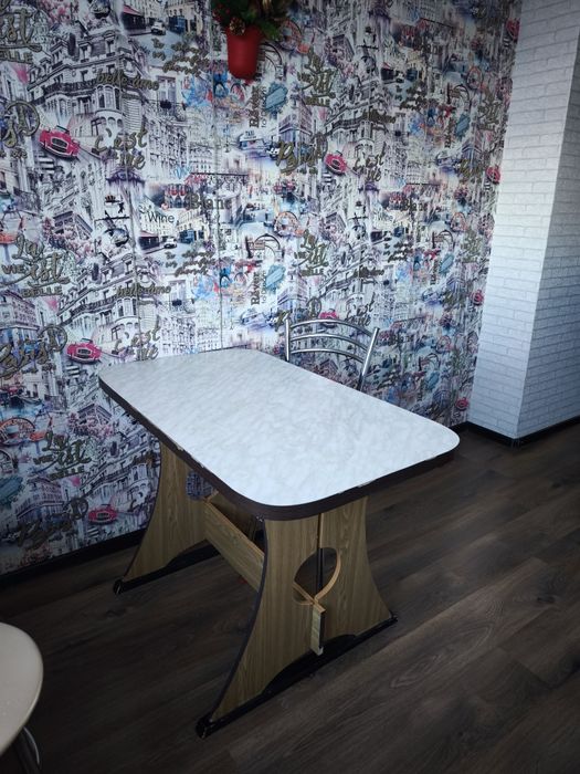 Продам кухонный стол