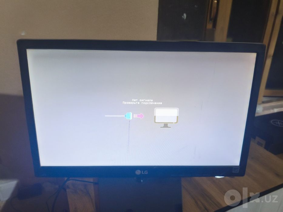 Два монитор HP и LG оба 19 дюймов рабочие