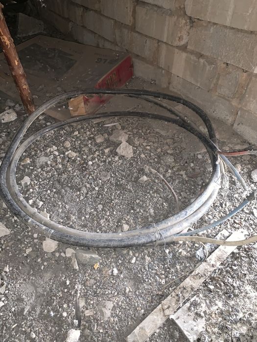 трехфазный подвесной силовой кабель