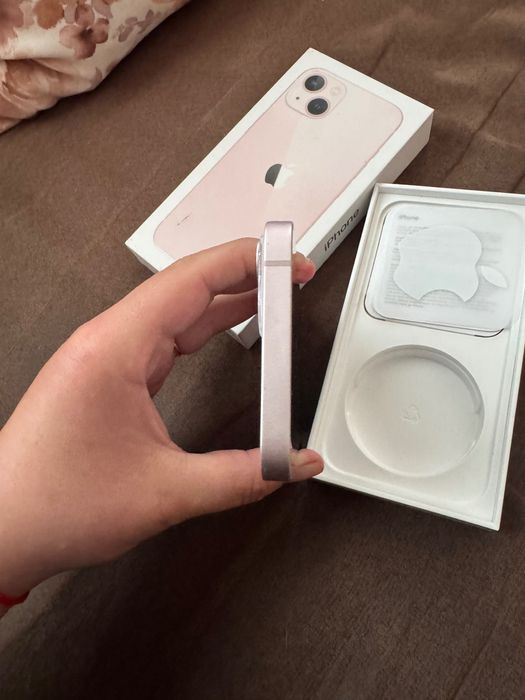 iPhone 13 pink, в отлично състояние