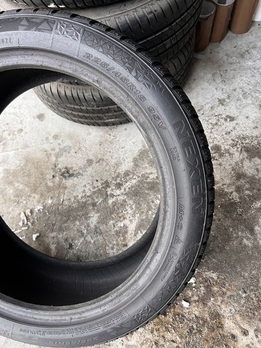 3 anvelope iarna ca NOI 225/45/18 , Nexen , DOT 2022 , 7.7 mm