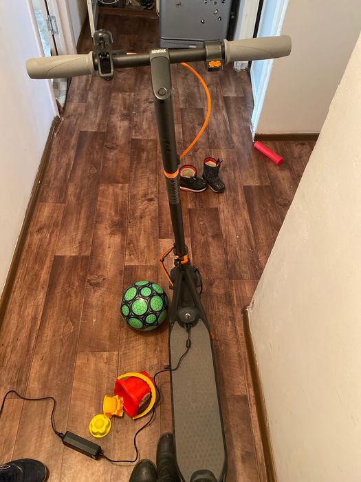 Самокат Ninebot KickScooter F40 серый.