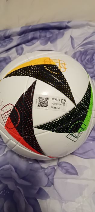 Adidas - marime 4 - pt sala sau sintetic