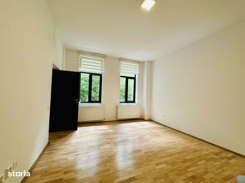 Casa cu curte comuna, parter si mansarda, 130 mp — zona centrala, Cl