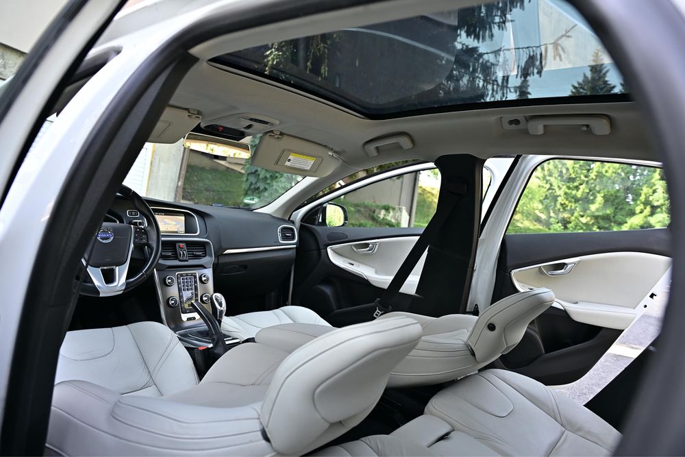 Volvo V40 - D2 - 2013 - Panoramic/Xenon/Keyless