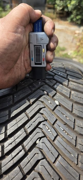 Гуми 2бр 215/55/17 - 1бр- 90 евро