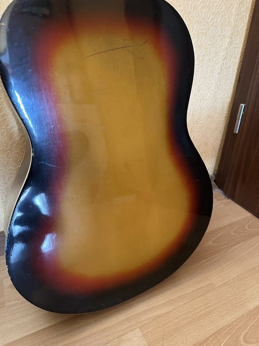 Електрическа/акустична китара