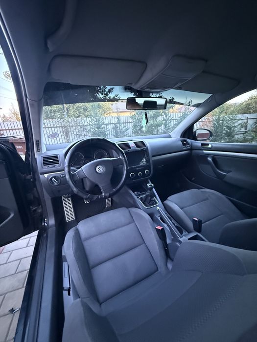 Vând Volkswagen Golf 5 Coupe