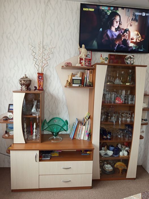 Продавам секция в отлично състояние