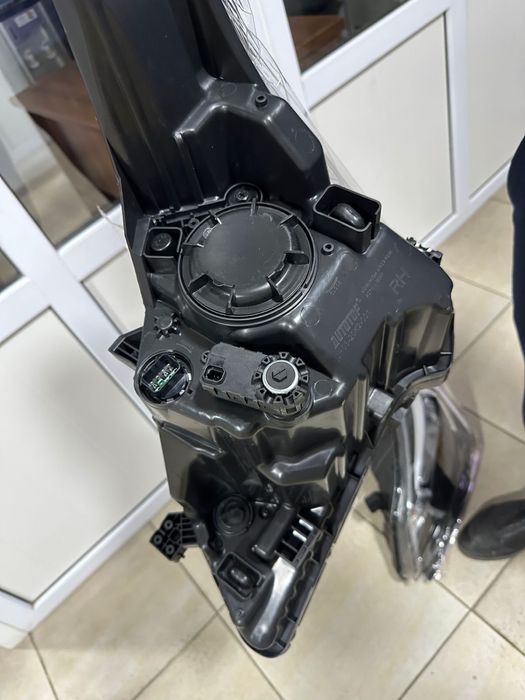 Фара передняя на Kia Rio 2011-23