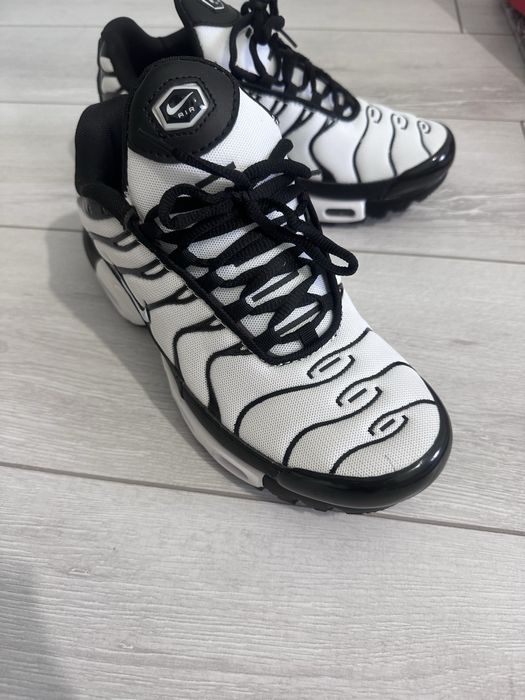 Кроссовки новые, белые удобные,