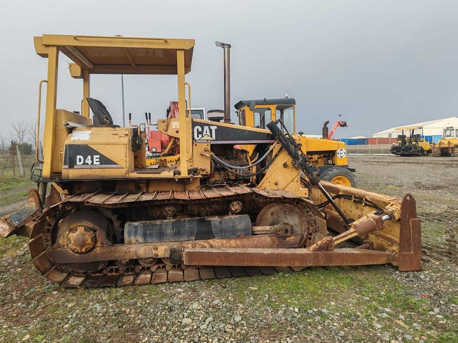 Buldozer Caterpillar D4E cu Scarificator