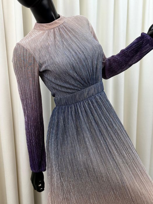 Продам очень красивое нарядное платье