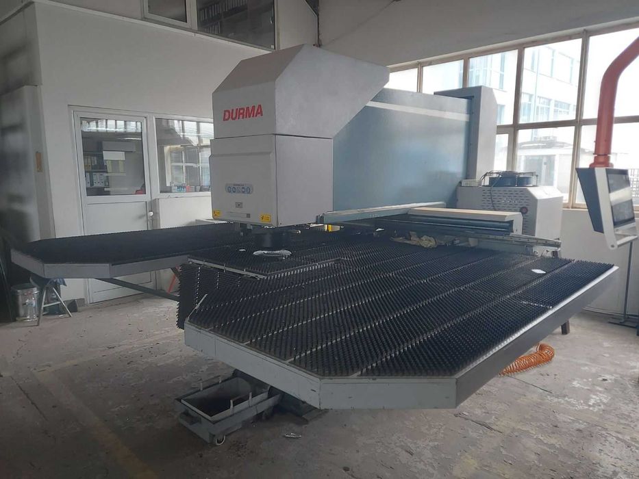 CNC щанцова машина DURMA RP6