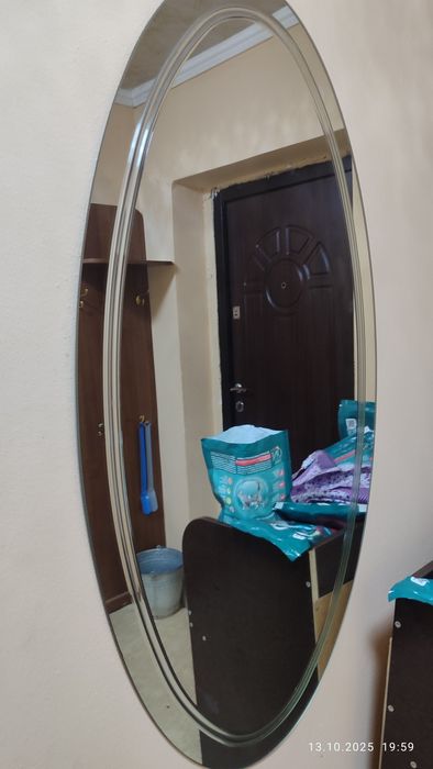Настенное зеркало