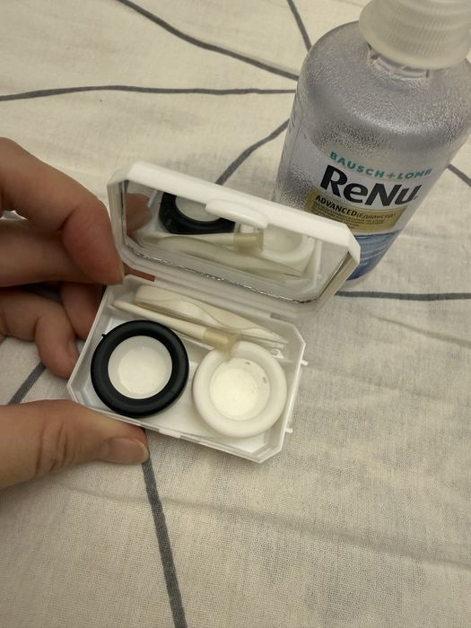 Отдам даром кейс для линз + жидкость