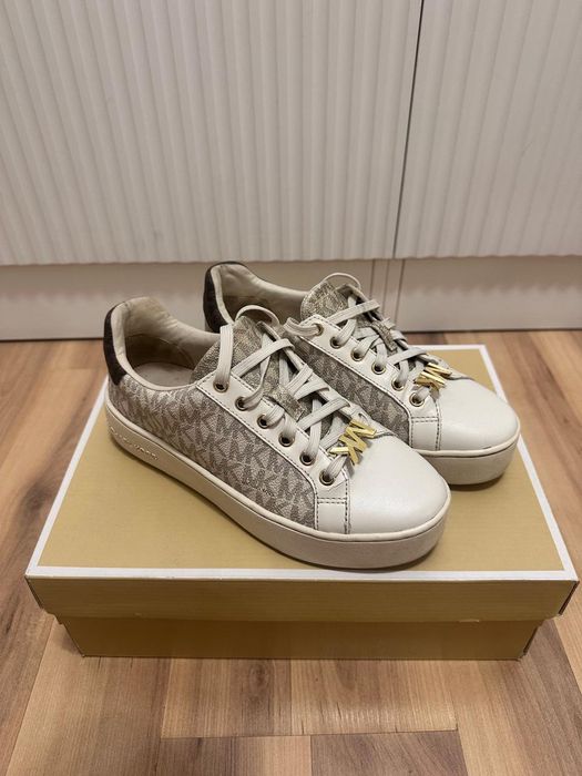 Продам кроссовки Michael Kors