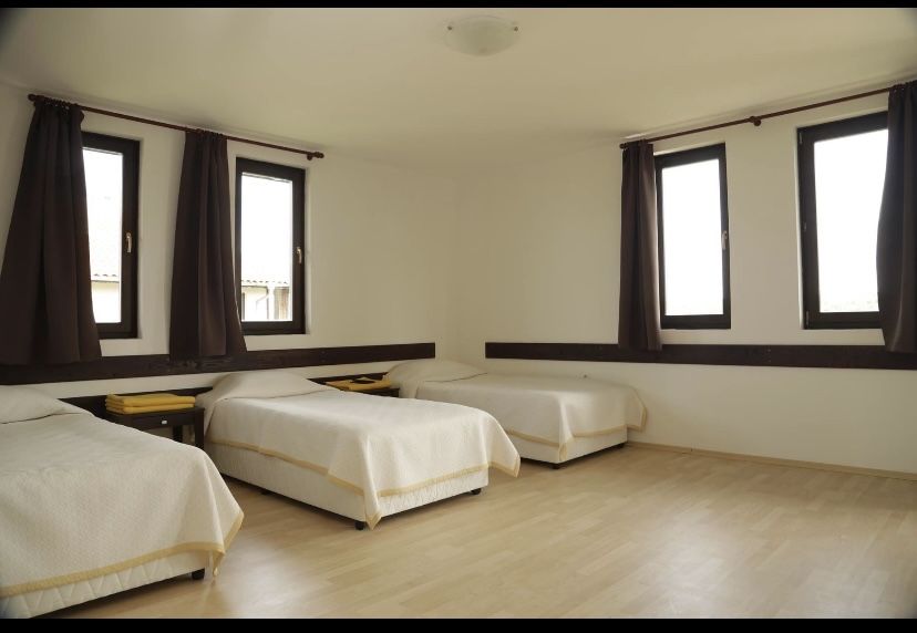 Дава се под наем Къща в с. Юнец, Област Варна - 180 кв.м за 150000 € - Снимка #9