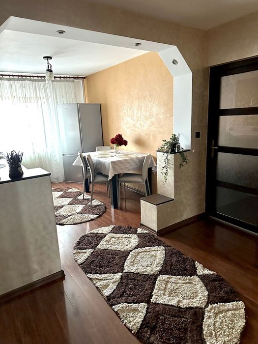 Inchiriez apartament 2 camere, Zona 8 Mai