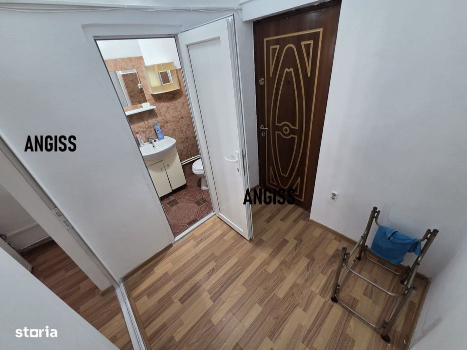 Garsoniera Dallas , parter cu balcon