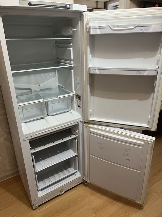 Холодильник б/у индесит , высота 1,70 см.