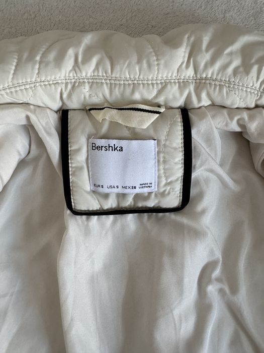 Продается весеняя Куртка Bershka