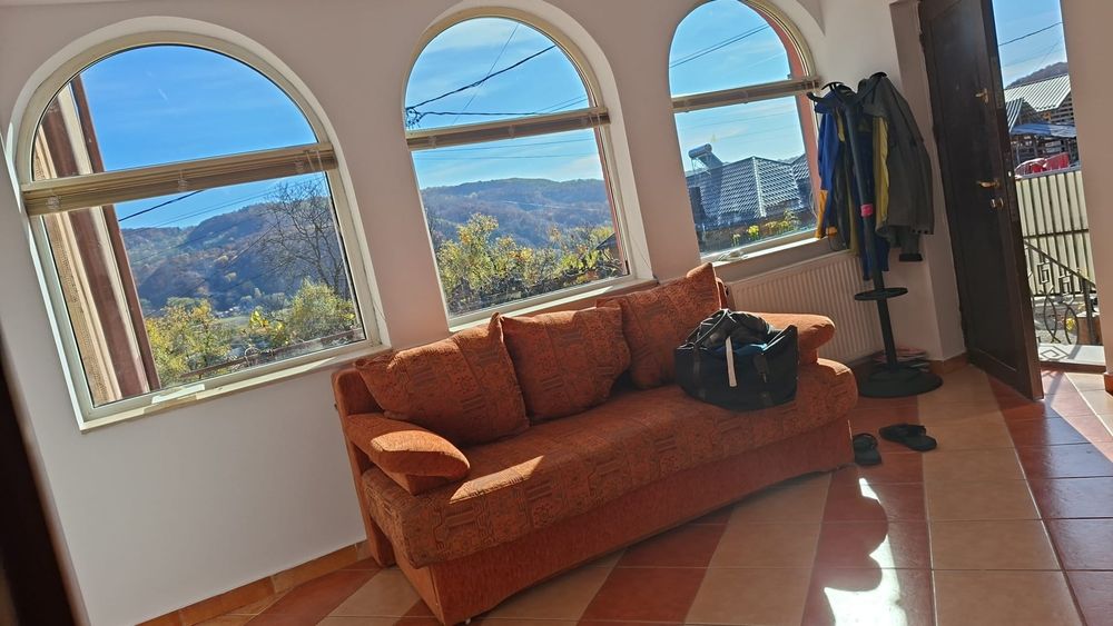 Proprietar vând vila Câmpulung Muscel str Dracesti 34 colt  str Plaies