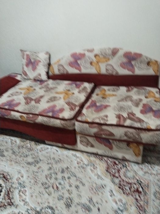 Продам диван в спальню