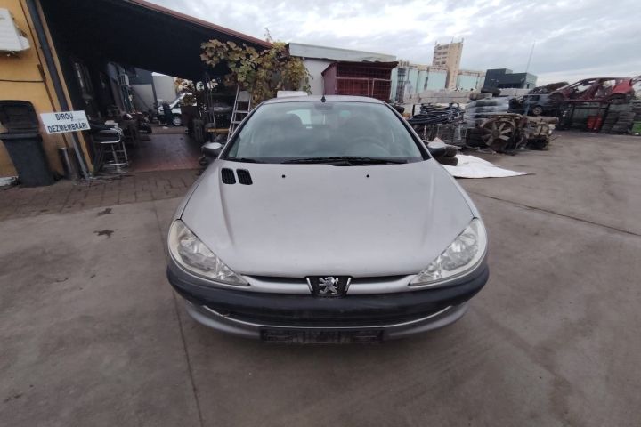 Punte spate Peugeot 206 2001 1.4 MT (75 hp)