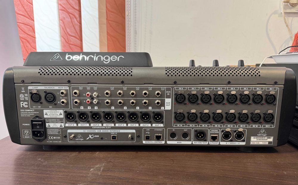 behringer X32 COMPACT