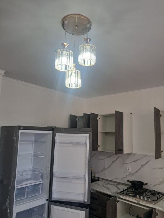 Продам 2 люстры красивая  компактная
