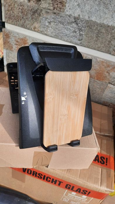 Ключалка предни врати / изолация за челно стъкло / държач таблет