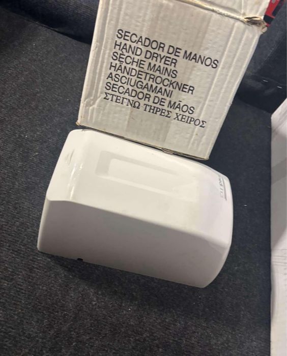 Uscator de maini, baie