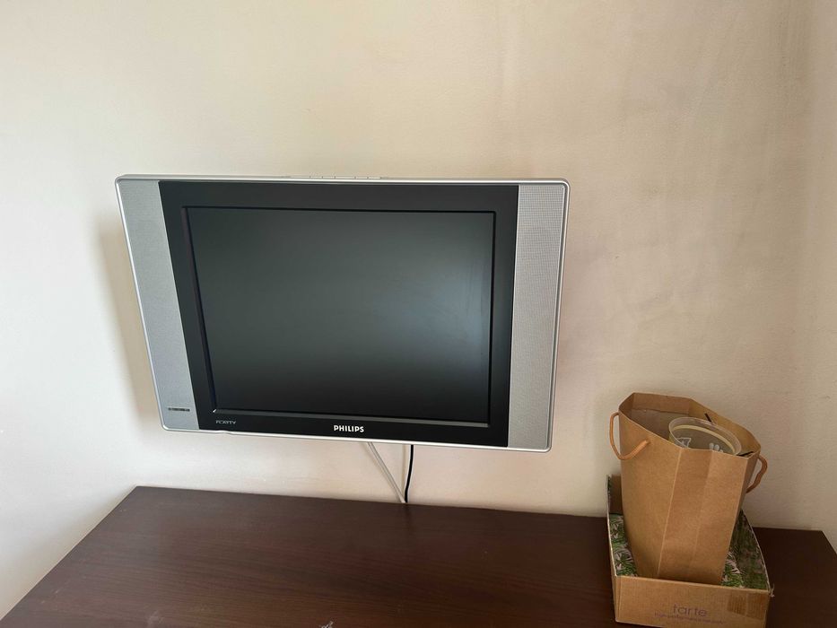 Mobilier & electrocasnice – pachet complet SAU pe bucăți (pantofar, cuier, bucătărie, TV, canapea, masă)