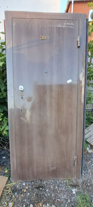 Продам Двери б/у