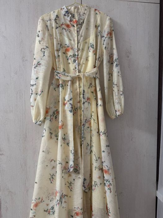 платье черное и светлое