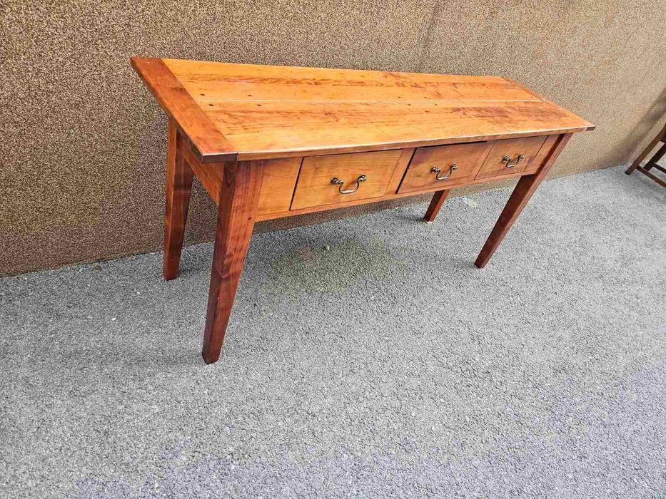 Голям конзолен шкаф