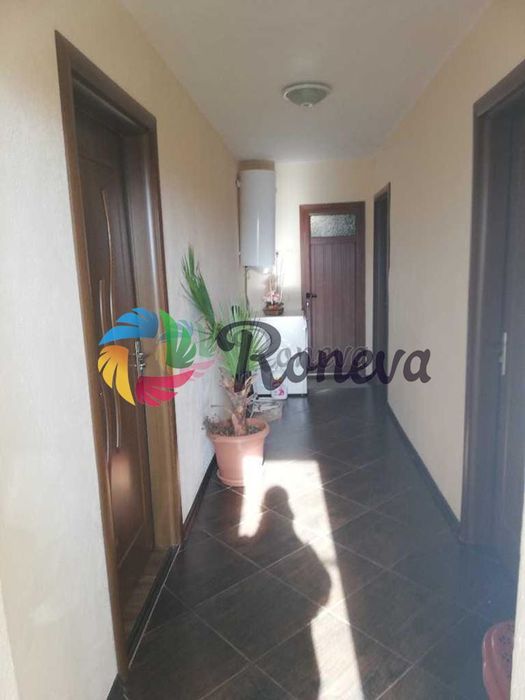 Триетажна къща в с. Близнаци