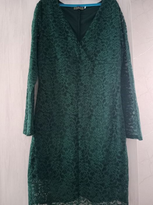 Продам платья новые