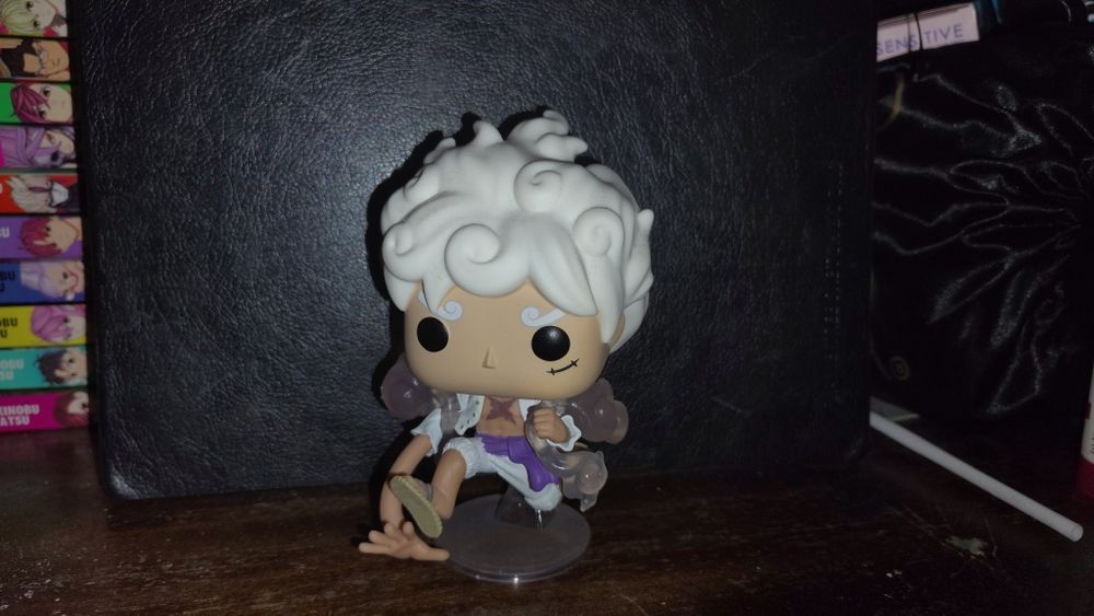 Funko pop Dolly Parton и One piece funko pops