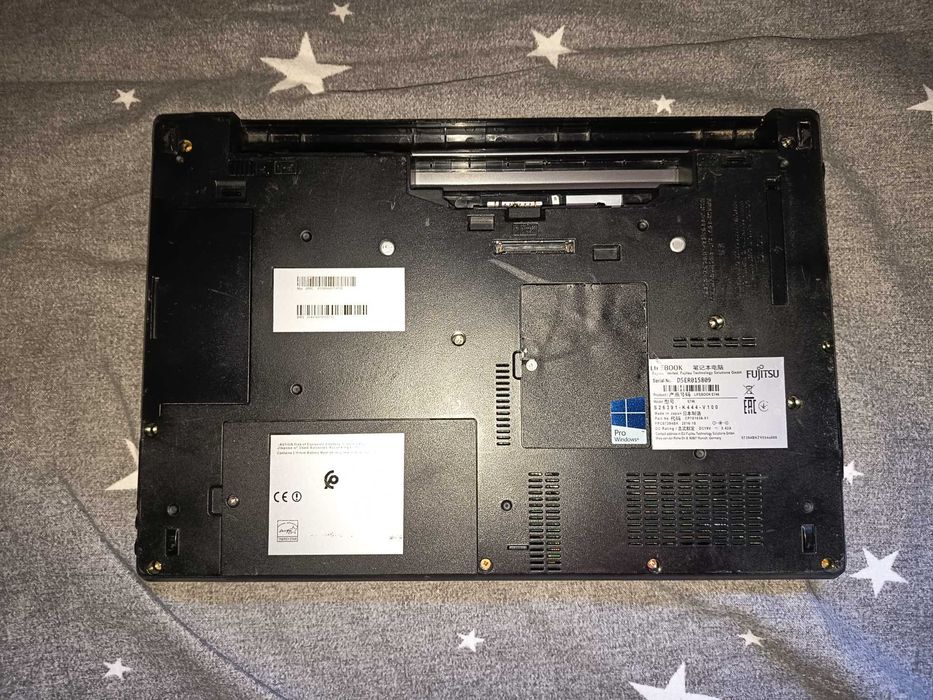 Laptop Fujitsu Lifebook E746, core i5 6200u, 4gb ddr4