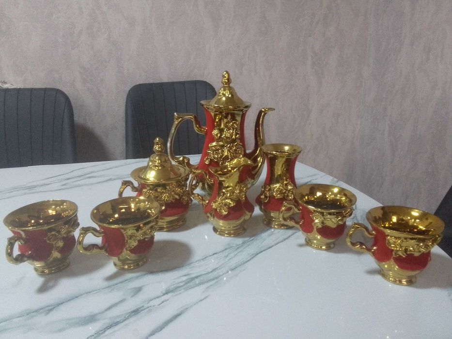 Чиройли чайный сервиз сотилади