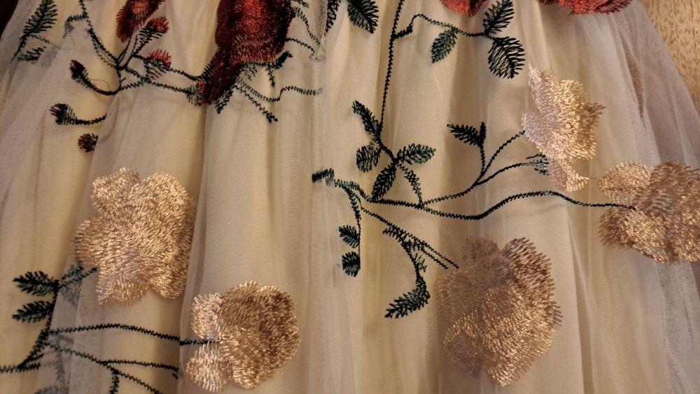 Fusta lunga nouă din voal brodat