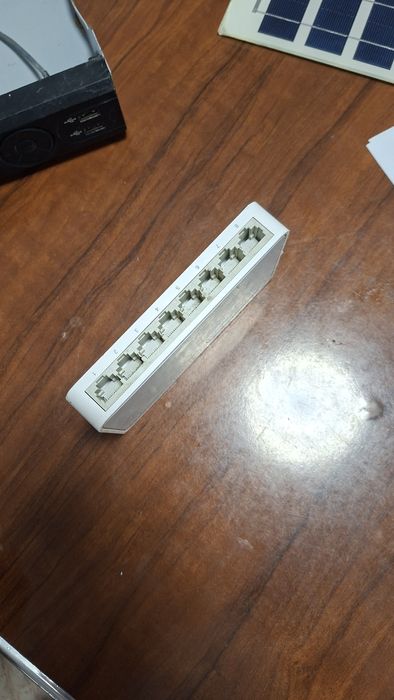 Продам 8-портовый коммутатор (свитч) TP-LINK TL-SF1008D.