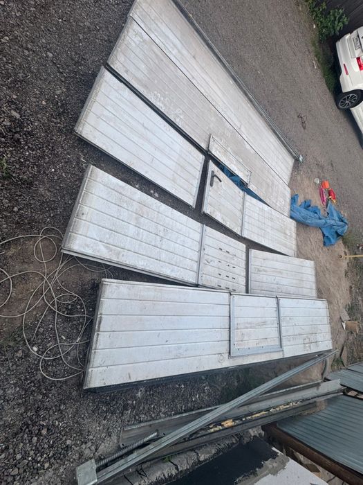 Продам ворота секционные