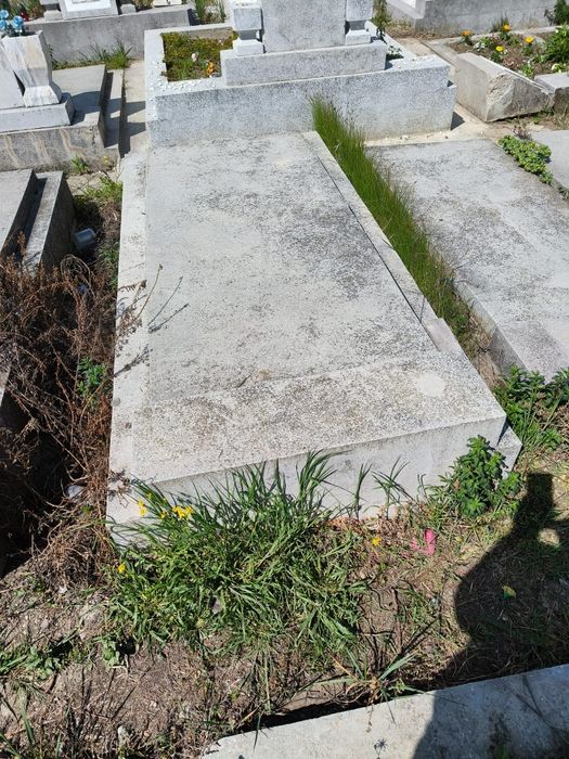 Loc de veci in cimitirul Pomenirea, ultracentral