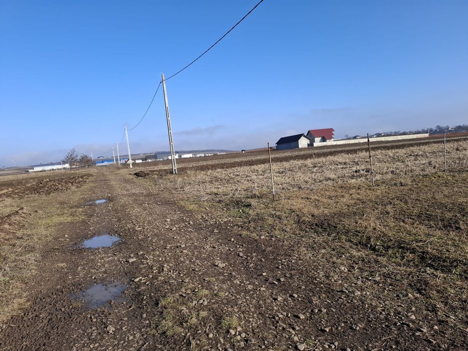 Vând teren extravilan - intravilan 4500 mp2